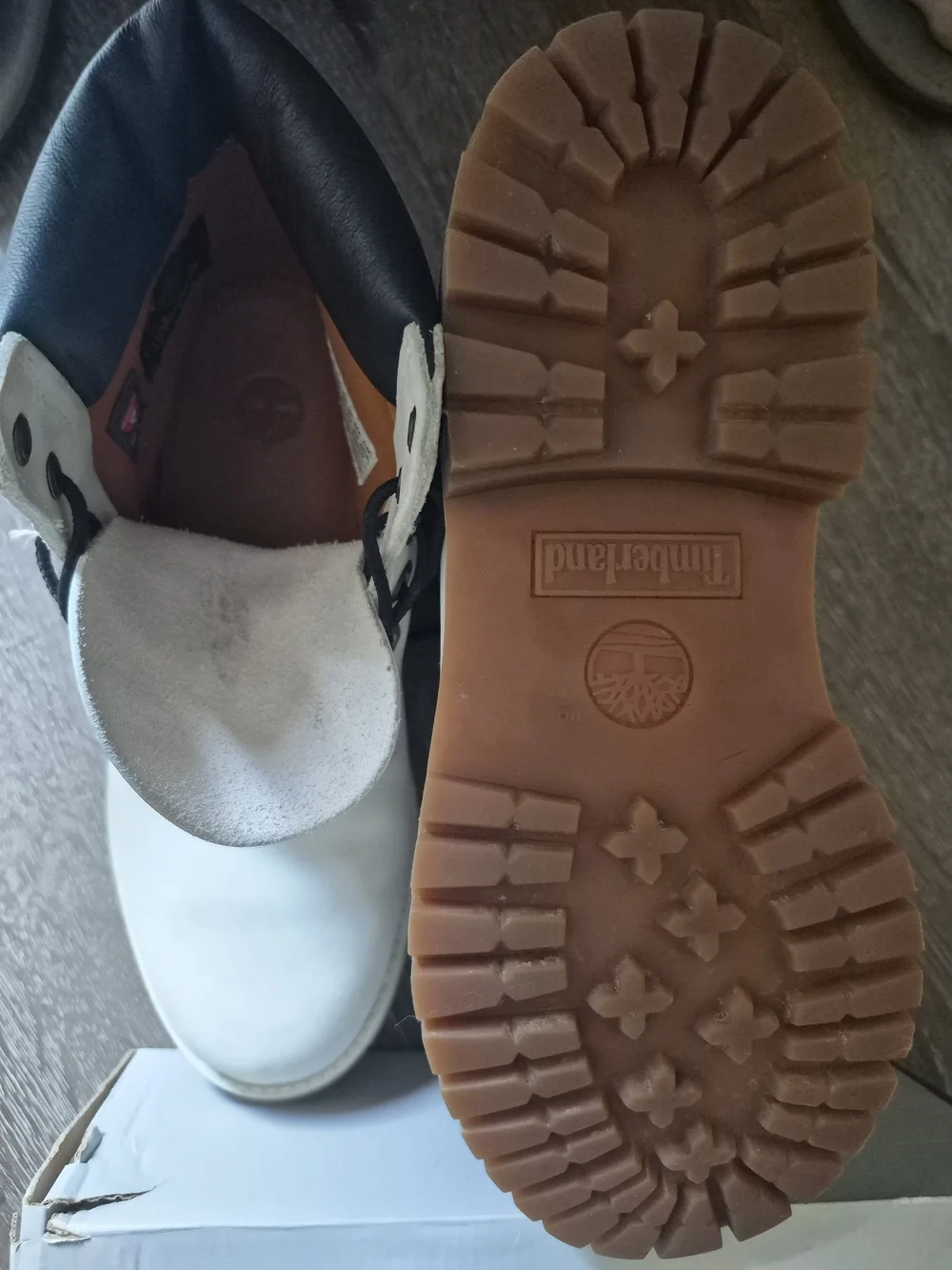Timberland Women's Cream Leather Lace-Up Boots with Black Collar
